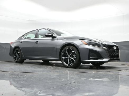 Used 2024 Nissan Altima 2.5 SR FWD image 43