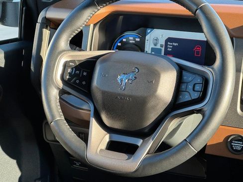 Used 2024 Ford Bronco Outer Banks image 11