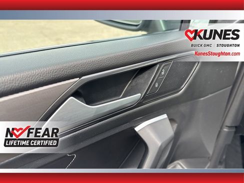 Used 2022 Volkswagen Tiguan SE w/ Panoramic Sunroof Package image 24