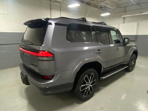 Used 2024 Lexus GX 550 w/ Accessory Package (2T) AWD/4WD image 3