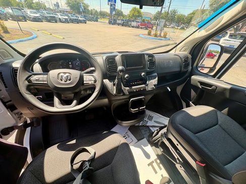 Used 2025 RAM ProMaster 2500 w/ U-Haul Equipment Group FWD image 12