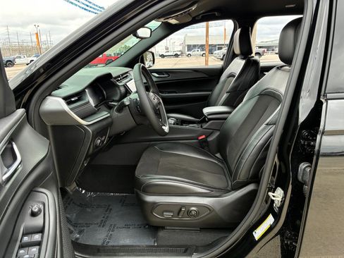 Used 2023 Jeep Grand Cherokee L Laredo image 9