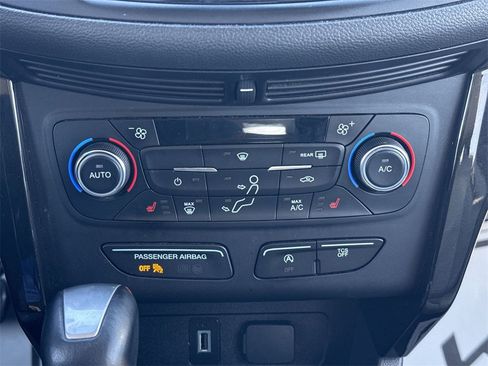 Used 2017 Ford Escape Titanium image 16