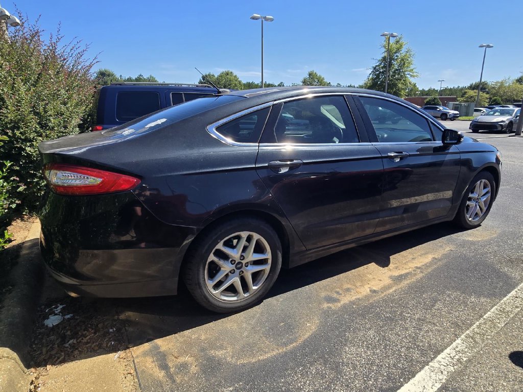 Used 2014 Ford Fusion SE w/ Equipment Group 202A FWD image 4