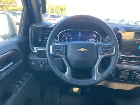 Used 2025 Chevrolet Silverado 1500 LT image 24