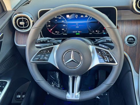 Used 2025 Mercedes-Benz GLC 350e 4MATIC image 22