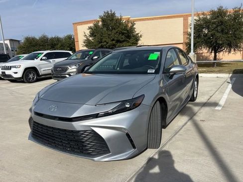 Used 2025 Toyota Camry LE image 7