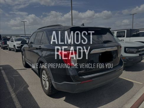 Used 2023 Ford Explorer XLT RWD image 3