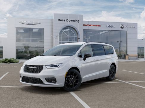 New 2026 Chrysler Pacifica Select FWD image 2