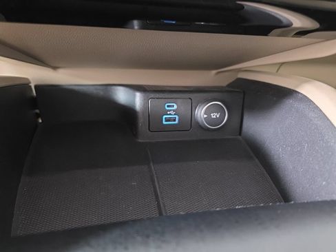 Used 2021 Ford Escape Titanium FWD image 21