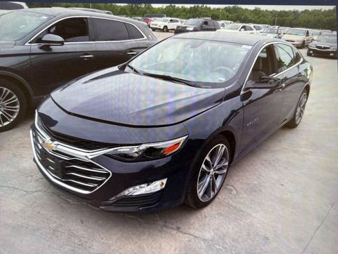 Used 2025 Chevrolet Malibu LT FWD image 2