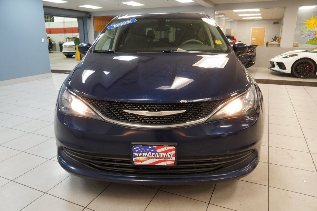 Used 2017 Chrysler Pacifica Touring FWD image 15