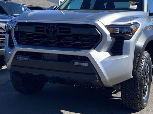 New 2025 Toyota Tacoma TRD Off-Road image 7
