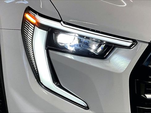 Used 2025 GMC Acadia AT4 image 32