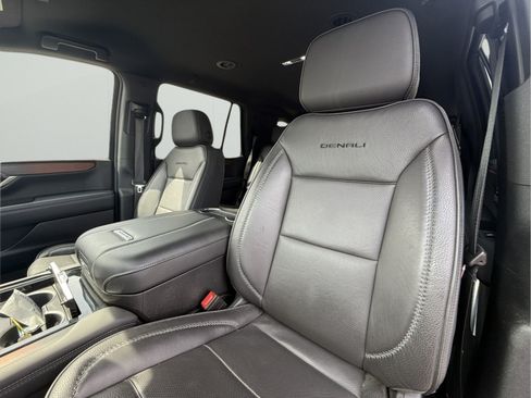 Used 2025 GMC Yukon Denali AWD/4WD image 15