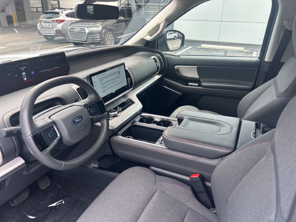 Used 2025 Ford Expedition Active AWD/4WD image 11