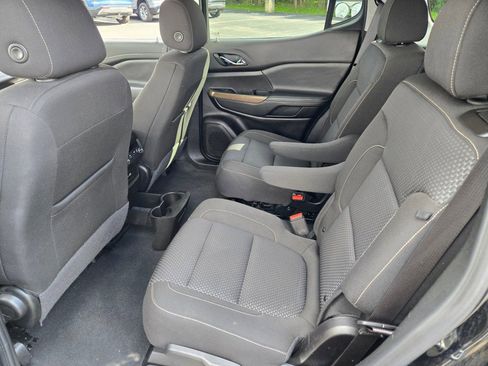 Used 2023 GMC Acadia SLE image 13