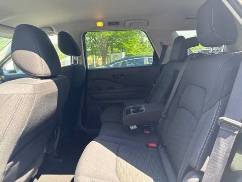 Used 2025 Nissan Pathfinder SV AWD/4WD image 18