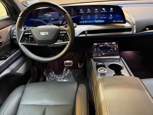 New 2026 Cadillac Vistiq Sport AWD/4WD image 4