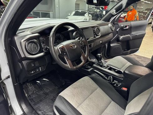 Used 2020 Toyota Tacoma TRD Sport w/ Technology Package RWD image 37