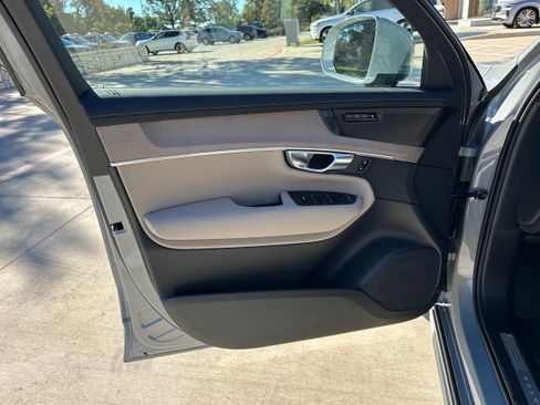 Used 2026 Volvo XC90 B6 Plus w/ Protection Package Premier AWD/4WD image 18