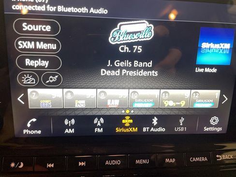 Used 2025 Nissan Pathfinder Platinum image 18