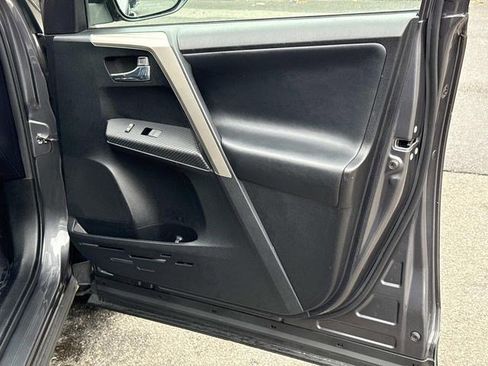 Used 2015 Toyota RAV4 Limited w/ Technology Package image 8