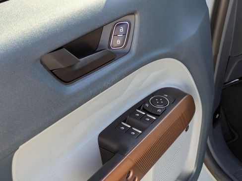 Used 2022 Ford Maverick Lariat w/ Lariat Luxury Package image 12