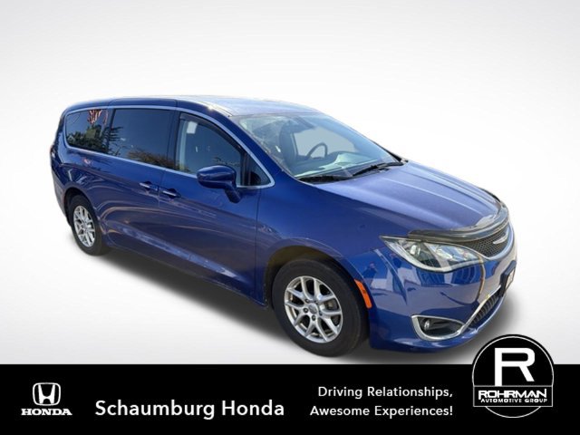Used 2020 Chrysler Pacifica Touring FWD image 3
