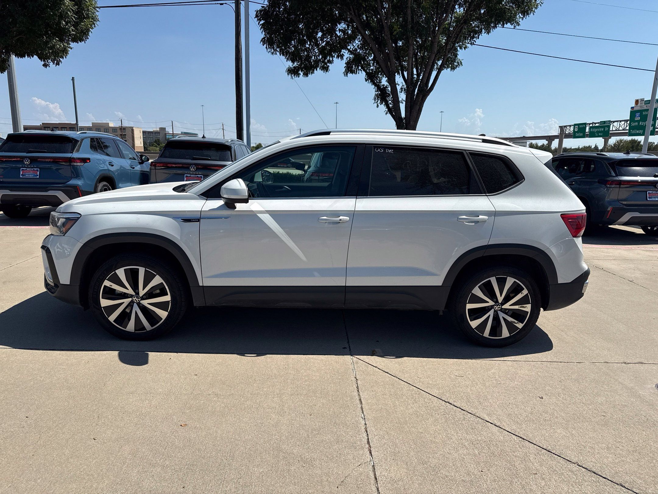 Used 2024 Volkswagen Taos SE FWD image 7