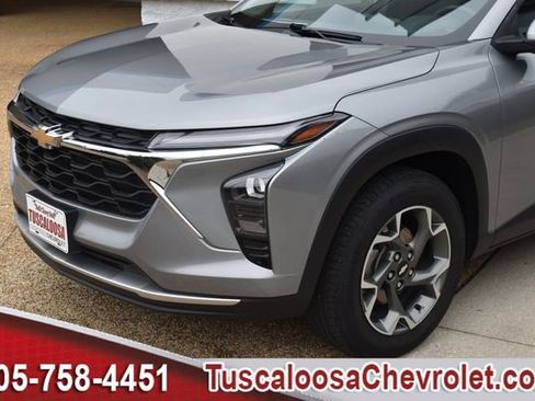 Used 2024 Chevrolet Trax LT w/ Driver Confidence Package FWD image 38