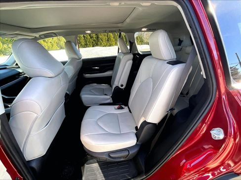 Used 2024 Toyota Grand Highlander XLE image 15