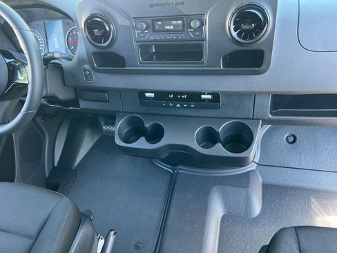 Used 2025 Mercedes-Benz Sprinter 2500 image 10
