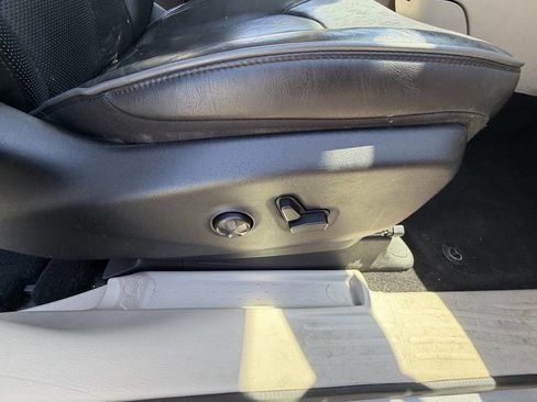 Used 2018 Chrysler Pacifica Limited FWD image 36