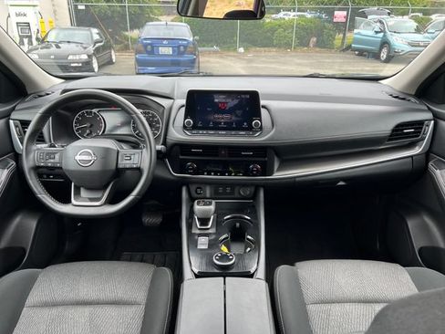 Used 2025 Nissan Rogue SV AWD/4WD image 11