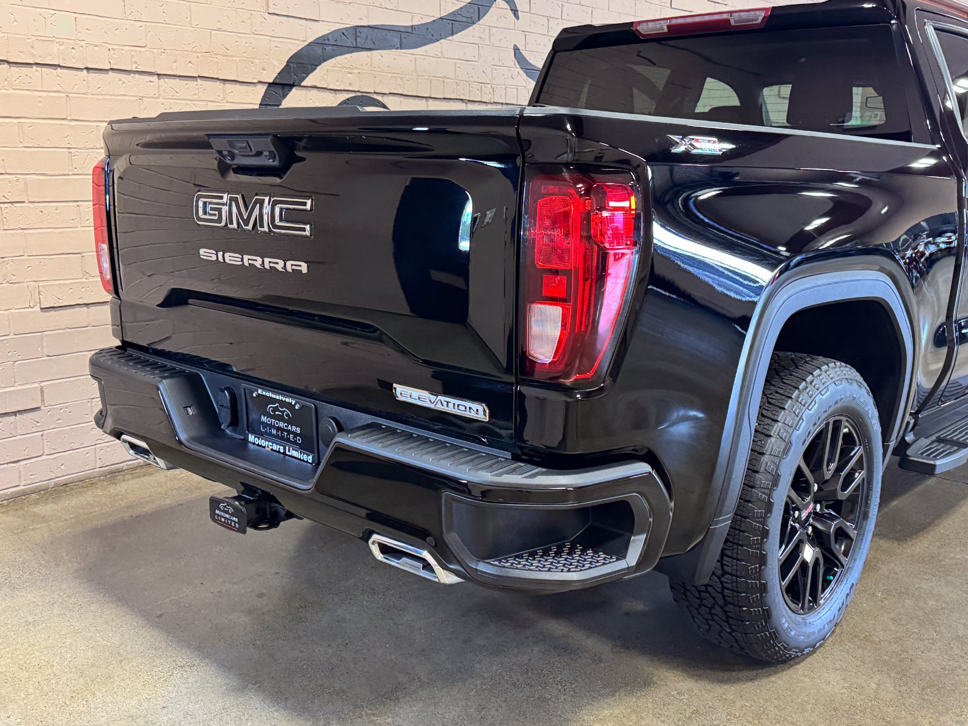 Used 2024 GMC Sierra 1500 Elevation w/ LPO, Elevation Black Package AWD/4WD image 16