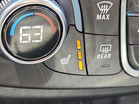 Used 2020 Chevrolet Traverse LT AWD/4WD image 25