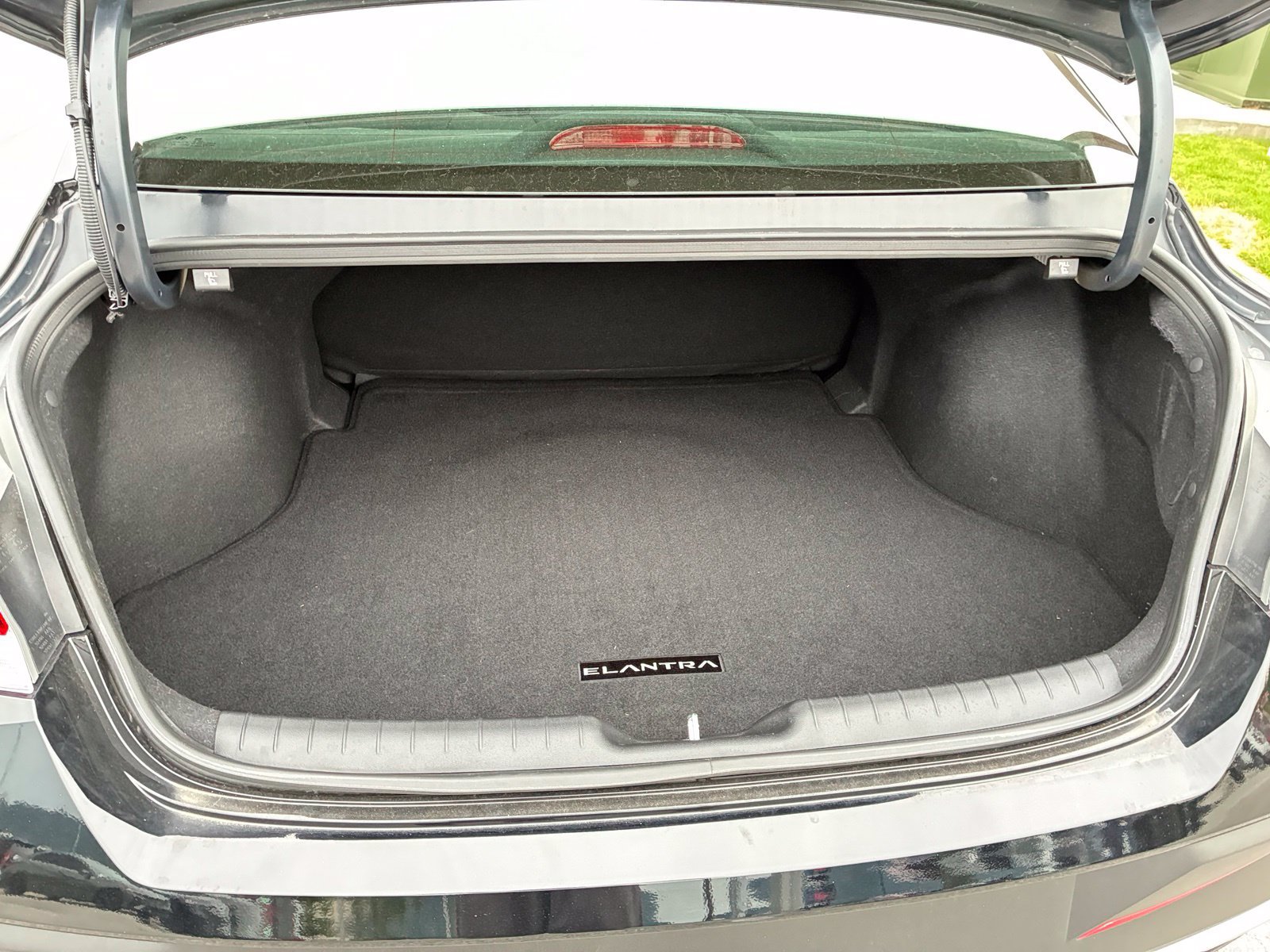 Used 2025 Hyundai Elantra SEL FWD image 17