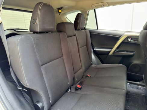 Used 2018 Toyota RAV4 XLE FWD image 32