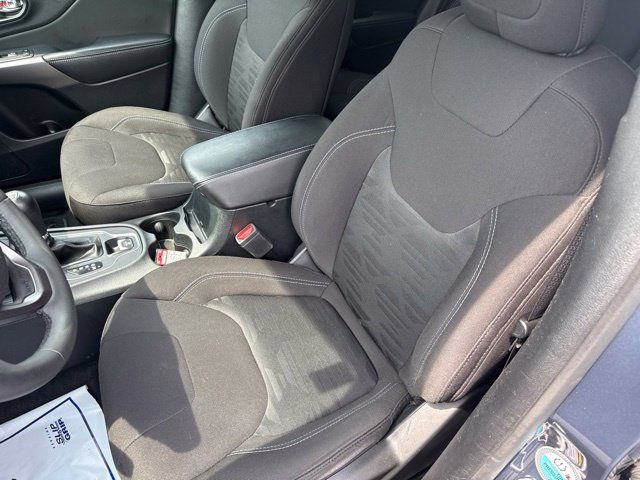 Used 2022 Jeep Cherokee Latitude AWD/4WD image 17