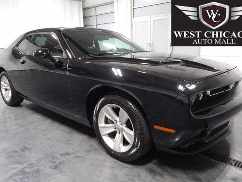 Used 2023 Dodge Challenger SXT image 1