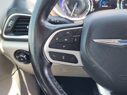 Used 2019 Chrysler Pacifica Touring-L w/ Advanced Safetytec Group FWD image 31