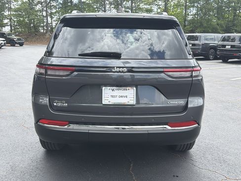 Used 2023 Jeep Grand Cherokee Laredo AWD/4WD image 7