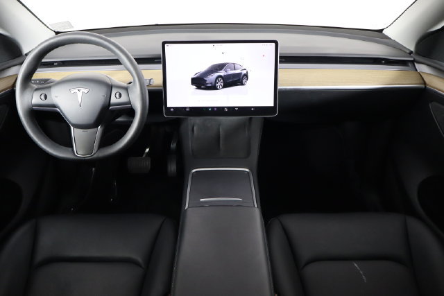 Used 2023 Tesla Model Y 2WD image 10