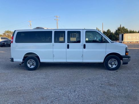 Used 2025 Chevrolet Express 3500 LT w/ LT Preferred Equipment Group RWD image 9