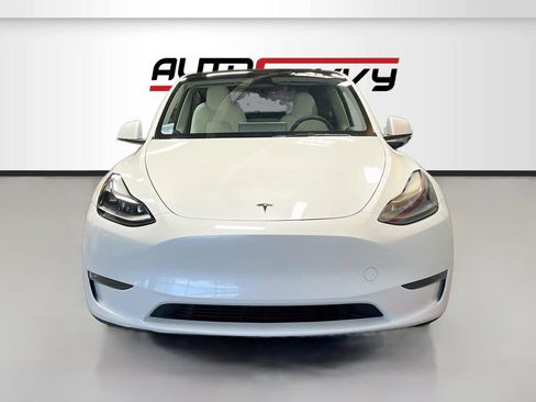 Used 2023 Tesla Model Y Long Range AWD/4WD image 2