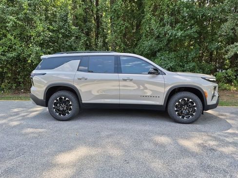 New 2027 Chevrolet Traverse Z71 w/ Driver Confidence Package AWD/4WD image 3