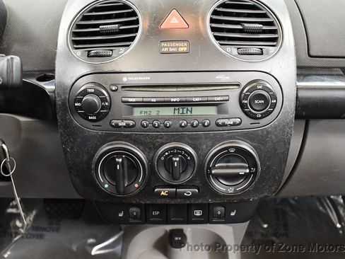 Used 2006 Volkswagen Beetle Convertible w/ Package 2 FWD image 28
