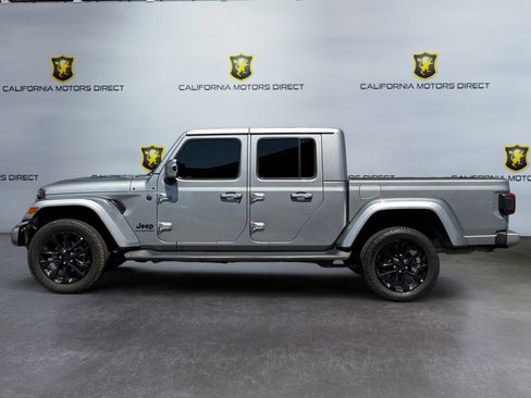 Used 2021 Jeep Gladiator Overland image 2