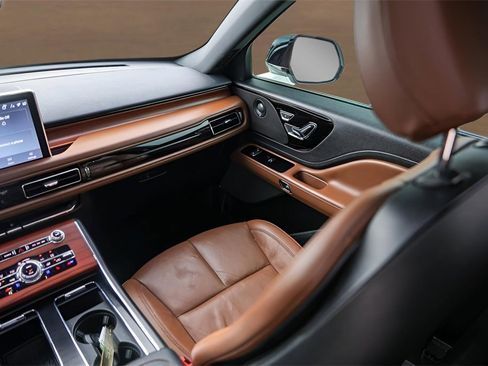 Used 2022 Lincoln Aviator Reserve w/ Equipment Group 201A image 27